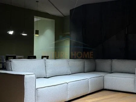 Tirane, jepet me qera apartament 3+1 Kati 8, 195 m² 1.300 € 