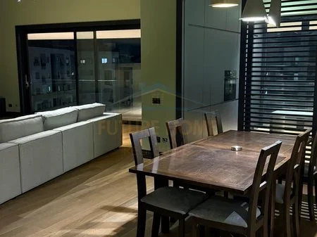 Tirane, jepet me qera apartament 3+1 Kati 8, 195 m² 1.300 € 