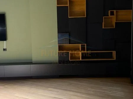 Tirane, jepet me qera apartament 3+1 Kati 8, 195 m² 1.300 € 