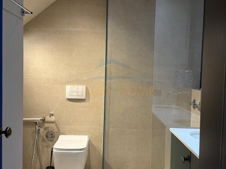 Tirane, jepet me qera apartament 3+1 Kati 8, 195 m² 1.300 € 