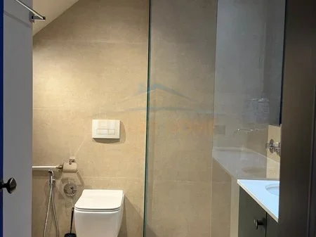 Tirane, jepet me qera apartament 3+1 Kati 8, 195 m² 1.300 € 