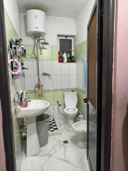 Tirane, jepet me qera apartament 2+1 Kati 2,