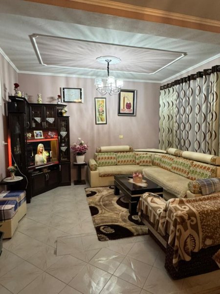 Tirane, jepet me qera apartament 2+1 Kati 2, 500 € 