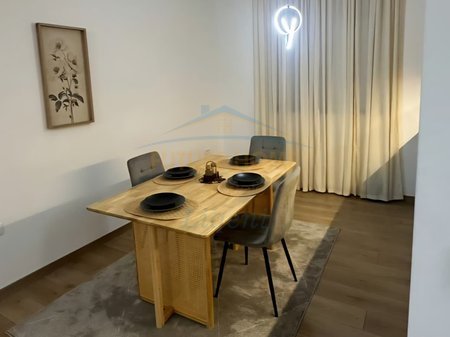 Tirane, shitet apartament 2+1 Kati 2, 88 m²