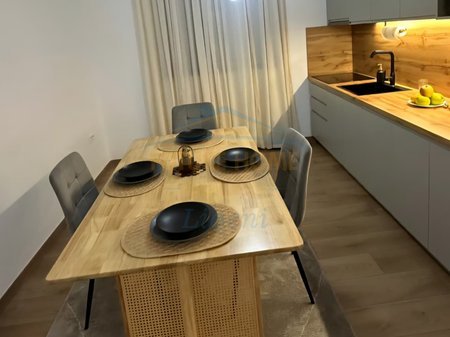 Tirane, shitet apartament 2+1 Kati 2, 88 m²