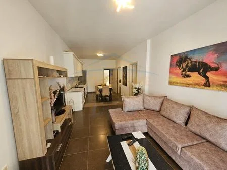 Tirane, jepet me qera apartament 2+1 Kati 2, 100 m² 650 € 