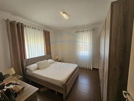 Tirane, jepet me qera apartament 2+1 Kati 2, 100 m² 650 € 