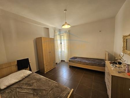 Tirane, jepet me qera apartament 2+1 Kati 2, 100 m² 650 € 