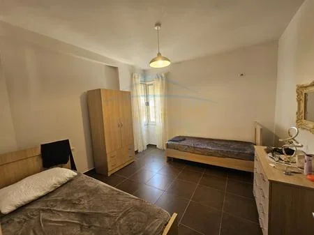 Tirane, jepet me qera apartament 2+1 Kati 2, 100 m² 650 € 
