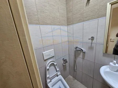 Tirane, jepet me qera apartament 2+1 Kati 2, 100 m² 650 € 