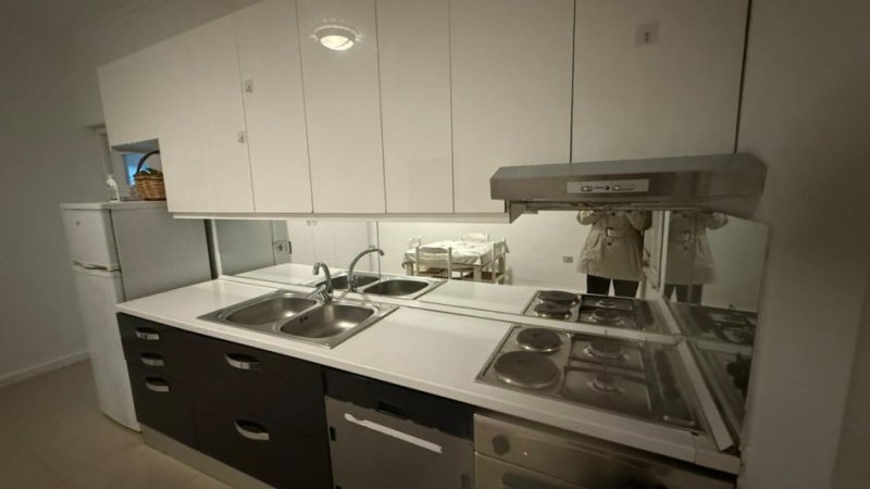 Tirane, jepet me qera apartament 2+1 Kati 3, 80 m² 550 € (Rruga e Kavajës)