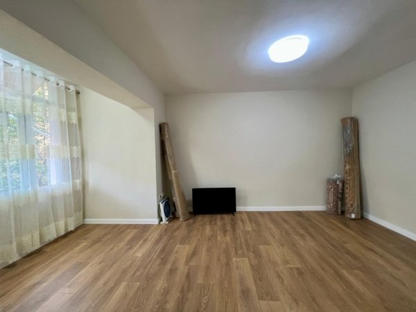 Tirane, jepet me qera apartament 1+1 Kati 2, 55 m² 470 € (BULEVARDI BAJRAM CURRI)