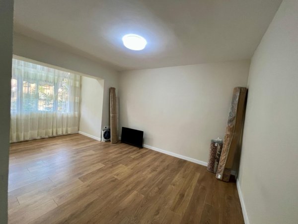 Tirane, jepet me qera apartament 1+1 Kati 2, 55 m² 470 € (BULEVARDI BAJRAM CURRI)