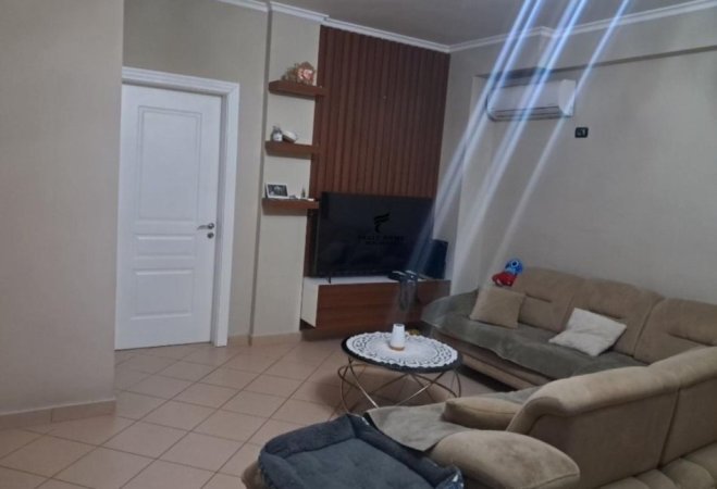 Tirane, jepet me qera apartament 2+1 Kati 2, 85 m² 700 € (KODRA E DIELLIT)