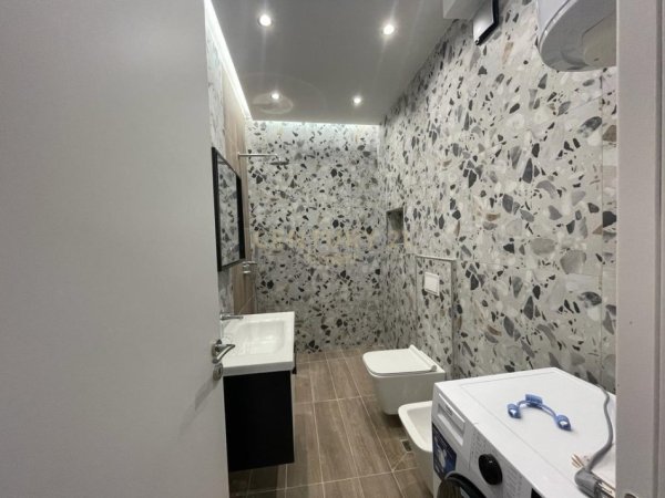 Tirane, jepet me qera apartament 1+1 Kati 2, 73 m² 600 € (Don Bosko)