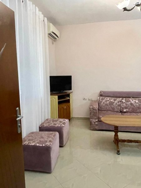 Tirane, jepet me qera apartament 2+1 Kati 1, 450 € 