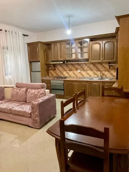 Tirane, jepet me qera apartament 2+1 Kati 1, 450 € 