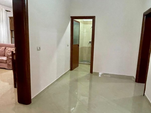 Tirane, jepet me qera apartament 2+1 Kati 1, 450 € 