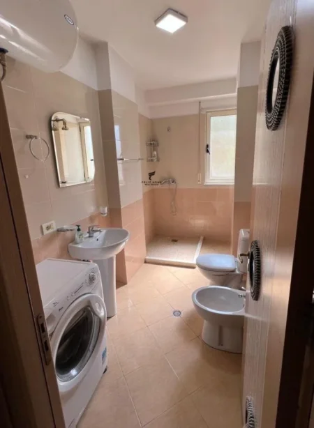 Tirane, jepet me qera apartament 1+1 Kati 2, 94 m² 600 € (LIQENI I THATE)