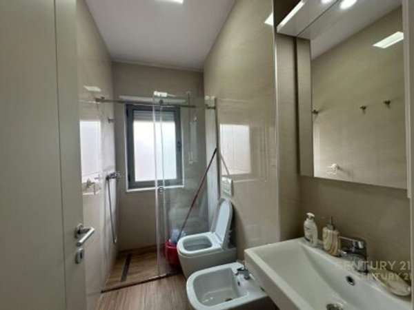 Tirane, jepet me qera apartament 1+1 Kati 7, 71 m² 800 € (Kompleksi Deliorgji)