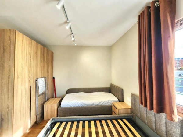 Tirane, jepet me qera apartament 1+1+Ballkon Kati 7, 70 m² 370 € (Shkoze)