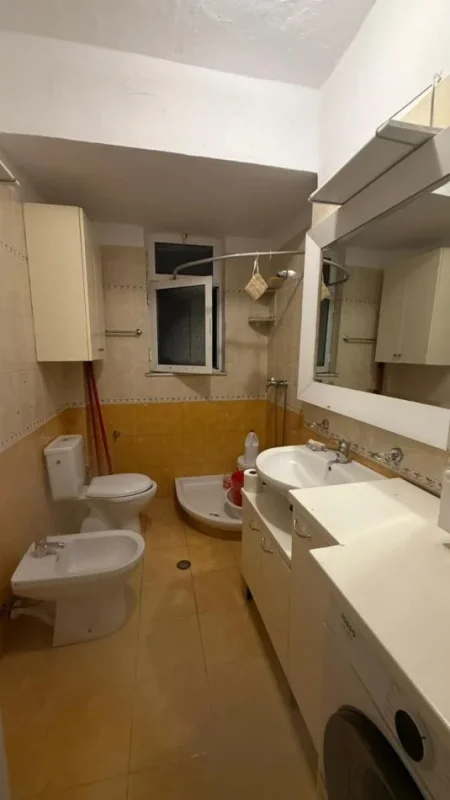 Tirane, jepet me qera apartament 2+1+Aneks+Ballkon Kati 3, 80 m² 500 € (21 Dhjetori)