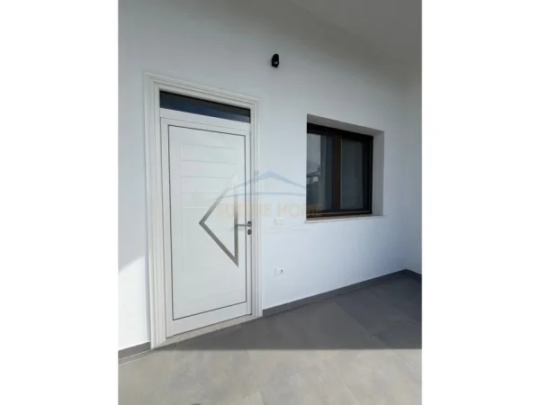 Durres, jepet me qera apartament 1+1 Kati 1, 128 m² 300 € (Kodra e Kuajve)