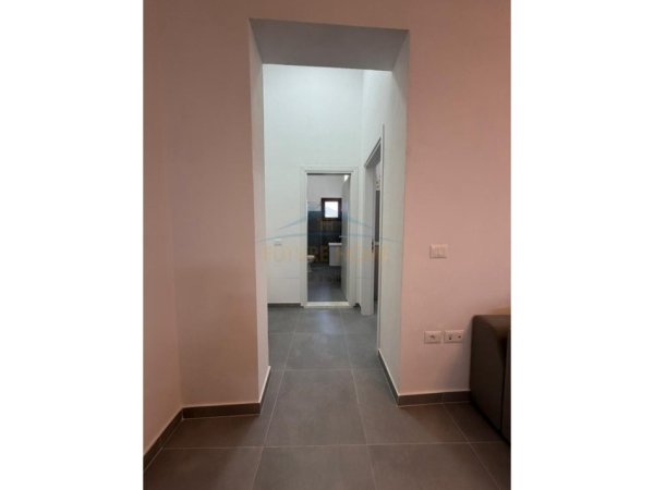 Durres, jepet me qera apartament 1+1 Kati 1, 128 m² 300 € (Kodra e Kuajve)