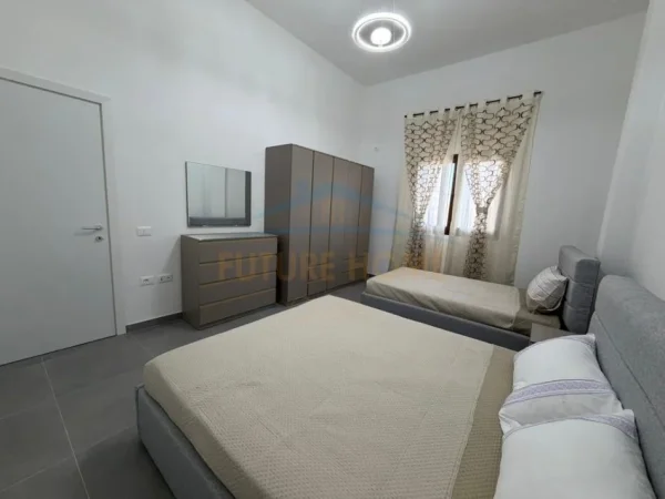 Durres, jepet me qera apartament 1+1 Kati 1, 128 m² 300 € (Kodra e Kuajve)