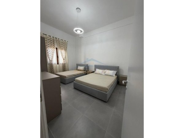 Durres, jepet me qera apartament 1+1 Kati 1, 128 m² 300 € (Kodra e Kuajve)