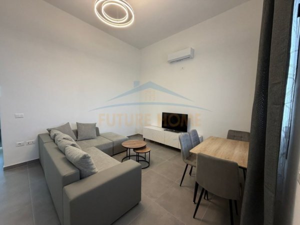 Durres, jepet me qera apartament 1+1 Kati 1, 128 m² 300 € (Kodra e Kuajve)