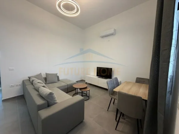 Durres, jepet me qera apartament 1+1 Kati 1, 128 m² 300 € (Kodra e Kuajve)