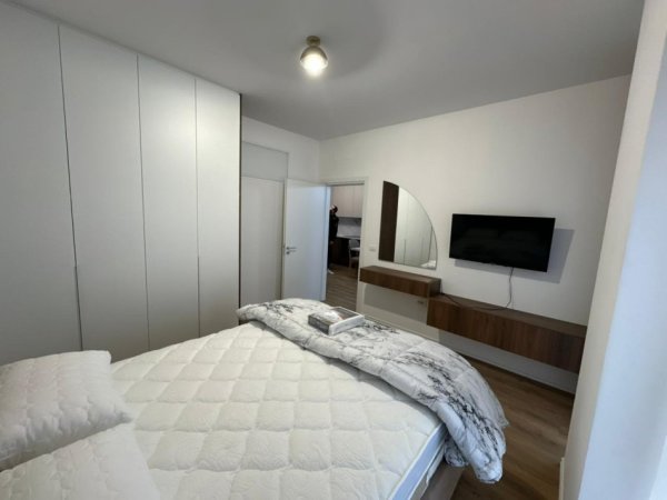 Tirane, jepet me qera apartament 2+1 Kati 8, 77 m² 1.000 € 