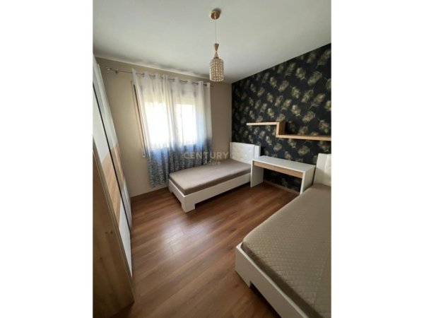 Tirane, jepet me qera apartament 2+1+Aneks+Ballkon Kati 2, 103 m² 850 € (Kopeshti Botanik)