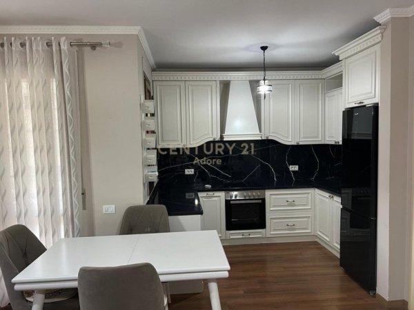 Tirane, jepet me qera apartament 2+1+Aneks+Ballkon Kati 2, 103 m² 850 € (Kopeshti Botanik)