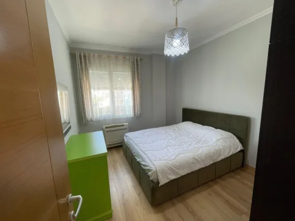 Tirane, jepet me qera apartament 3+1+Ballkon Kati 4, 134 m² 1.200 € 