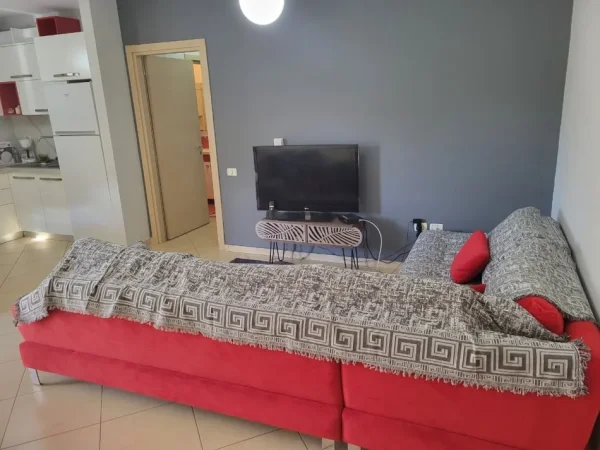 Tirane, jepet me qera apartament 2+1+Ballkon Kati 3, 100 m² 650 € (Bar Enzo)