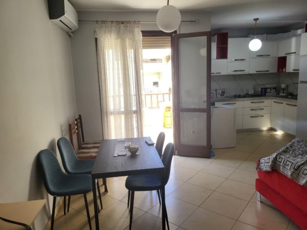 Tirane, jepet me qera apartament 2+1+Ballkon Kati 3, 100 m² 650 € (Bar Enzo)