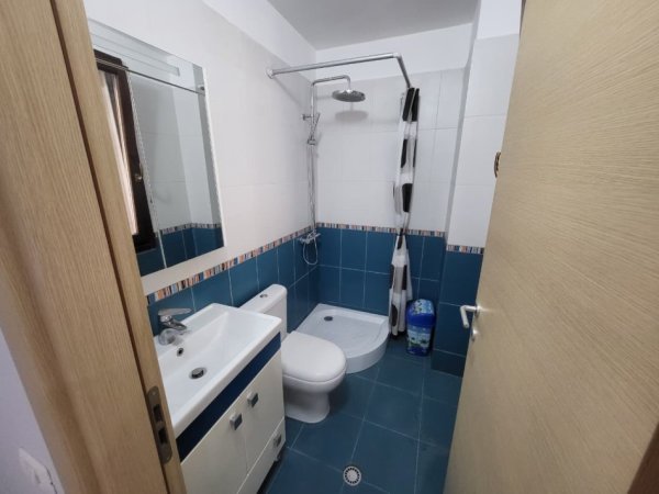 Tirane, jepet me qera apartament 2+1+Ballkon Kati 3, 100 m² 650 € (Bar Enzo)