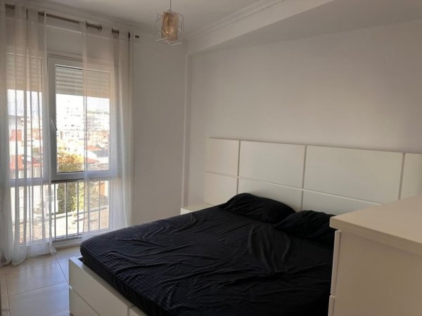 Tirane, jepet me qera apartament 1+1+Ballkon Kati 7, 51 m² 550 € (Ali Demi)