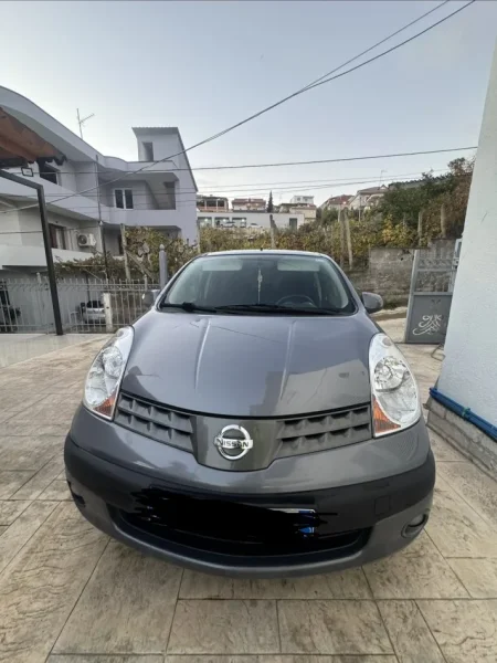 Tirane, shitet makine Nissan Note 1.4 ardhur nga Belgjika Nafte, e zeze manuale Kondicioner 210.000 km 4.099 €