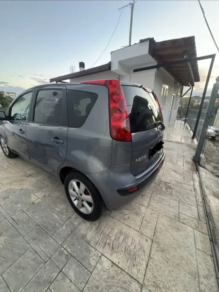 Tirane, shitet makine Nissan Note 1.4 ardhur nga Belgjika Nafte, e zeze manuale Kondicioner 210.000 km 4.099 €