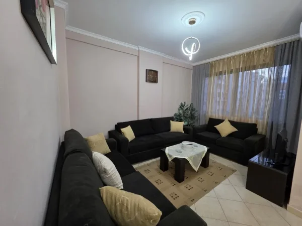 Tirane, jepet me qera apartament 1+1 Kati 3, 70 m² 450 € (Bar Artisti Astir)