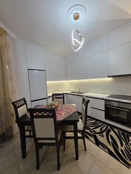 Tirane, jepet me qera apartament 1+1 Kati 3, 70 m² 450 € (Bar Artisti Astir)