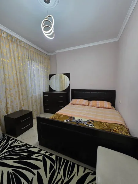 Tirane, jepet me qera apartament 1+1 Kati 3, 70 m² 450 € (Bar Artisti Astir)