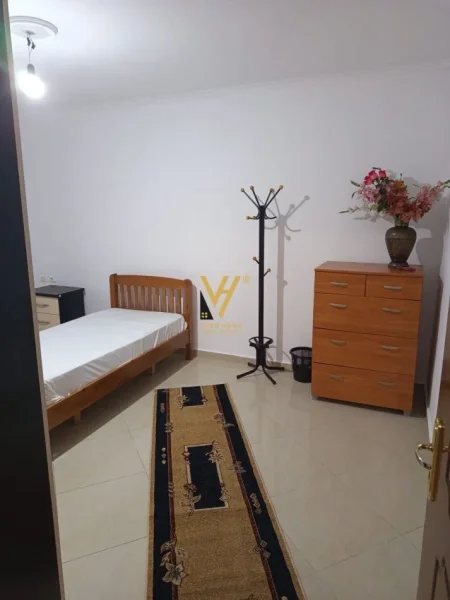 Tirane, jepet me qera apartament 2+1+Ballkon Kati 1, 98 m² 600 € (ISH PARKU)