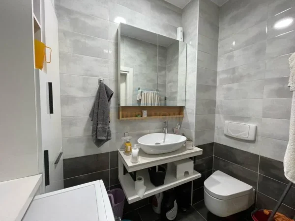Tirane, shitet apartament 2+1+Ballkon Kati 3, 78 m² 
