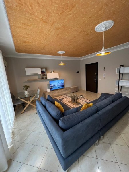 Tirane, jepet me qera apartament 1+1 Kati 2, 620 € (Rruga peti)