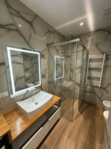 Tirane, jepet me qera apartament 1+1+Ballkon Kati 3, 73 m² 950 € (Kompleksi Delijorgji)