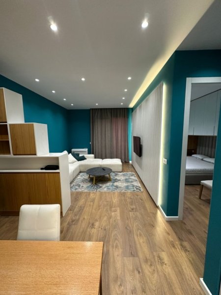 Tirane, jepet me qera apartament 1+1+Ballkon Kati 3, 73 m² 950 € (Kompleksi Delijorgji)